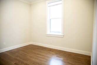 53 Quint Ave, Unit 3 in Boston, MA - Foto de edificio - Building Photo