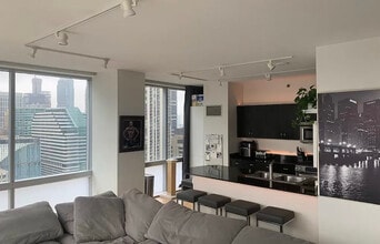 8 E Randolph St, Unit 2408 in Chicago, IL - Building Photo - Building Photo