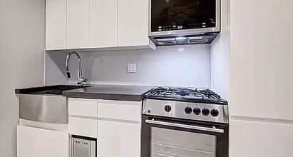 120 Christopher St in New York, NY - Building Photo - Building Photo