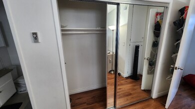 310 S Almont Dr in Los Angeles, CA - Building Photo - Building Photo