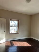 218 Summer St, Unit 218 summer street in Auburn, ME - Foto de edificio - Building Photo