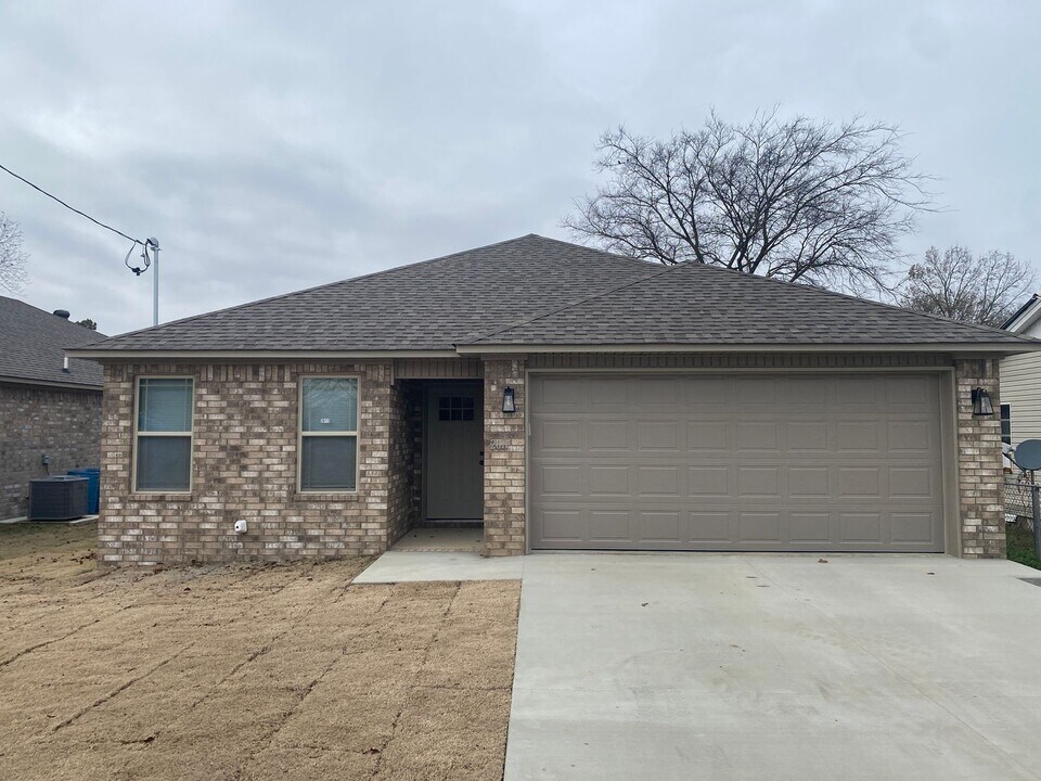 2011 Maurice St in Jonesboro, AR - Building Photo