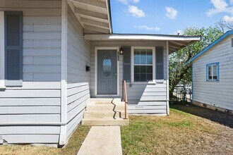 939 John Page Dr in San Antonio, TX - Building Photo - Building Photo