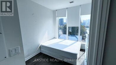 203 College St in Toronto, ON - Building Photo - Building Photo