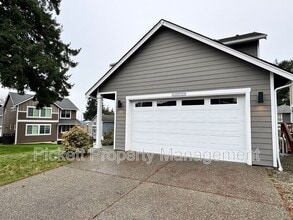 2402 Seringa Ave in Bremerton, WA - Building Photo - Building Photo