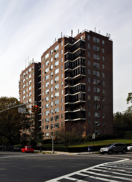 River House in Riverdale, NY - Building Photo