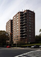 River House in Riverdale, NY - Foto de edificio - Building Photo