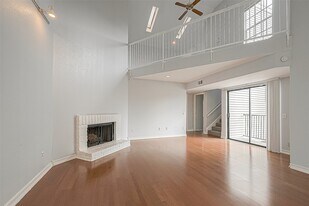 9809 Richmond Ave in Houston, TX - Building Photo