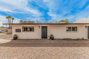 1321 N 48th Pl in Phoenix, AZ - Building Photo