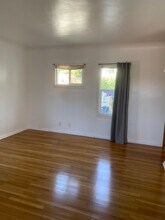 1577 Chickasaw Ave, Unit Single in Los Angeles, CA - Foto de edificio - Building Photo