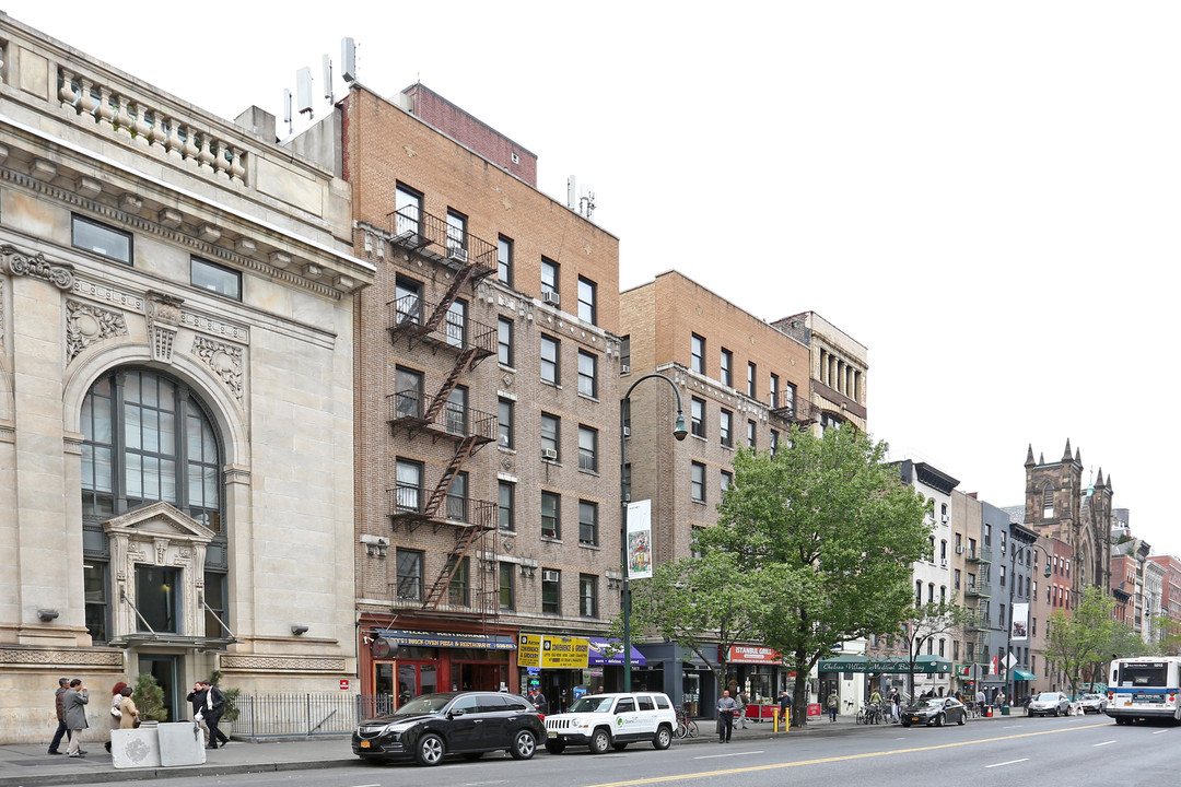 304 W 14th St in New York, NY - Building Photo