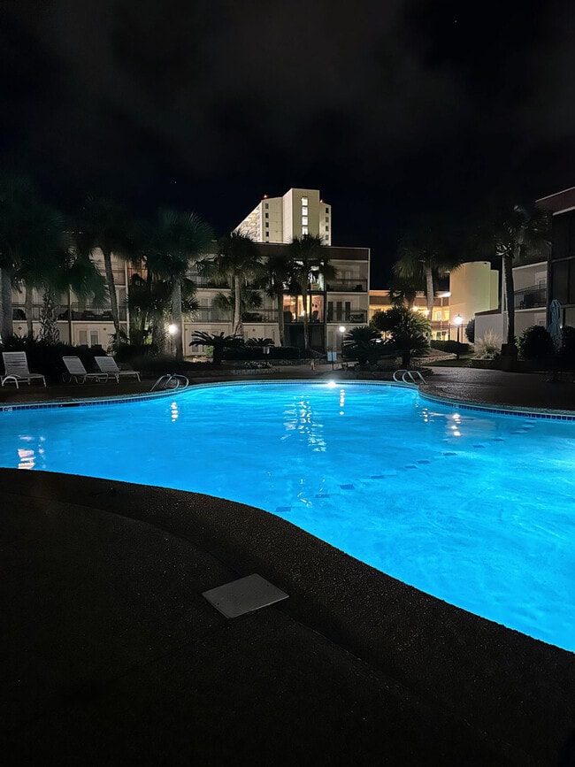 2046 Beach Blvd in Biloxi, MS - Foto de edificio - Building Photo