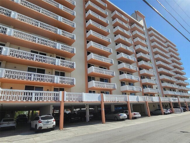 801 S Ocean Dr in Hollywood, FL - Building Photo - Building Photo