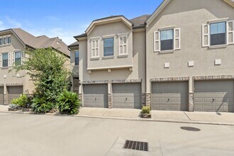 2919 Royal Oaks Grove in Houston, TX - Building Photo - Building Photo