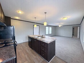 10694 State Rte 762 in Lockbourne, OH - Foto de edificio - Building Photo