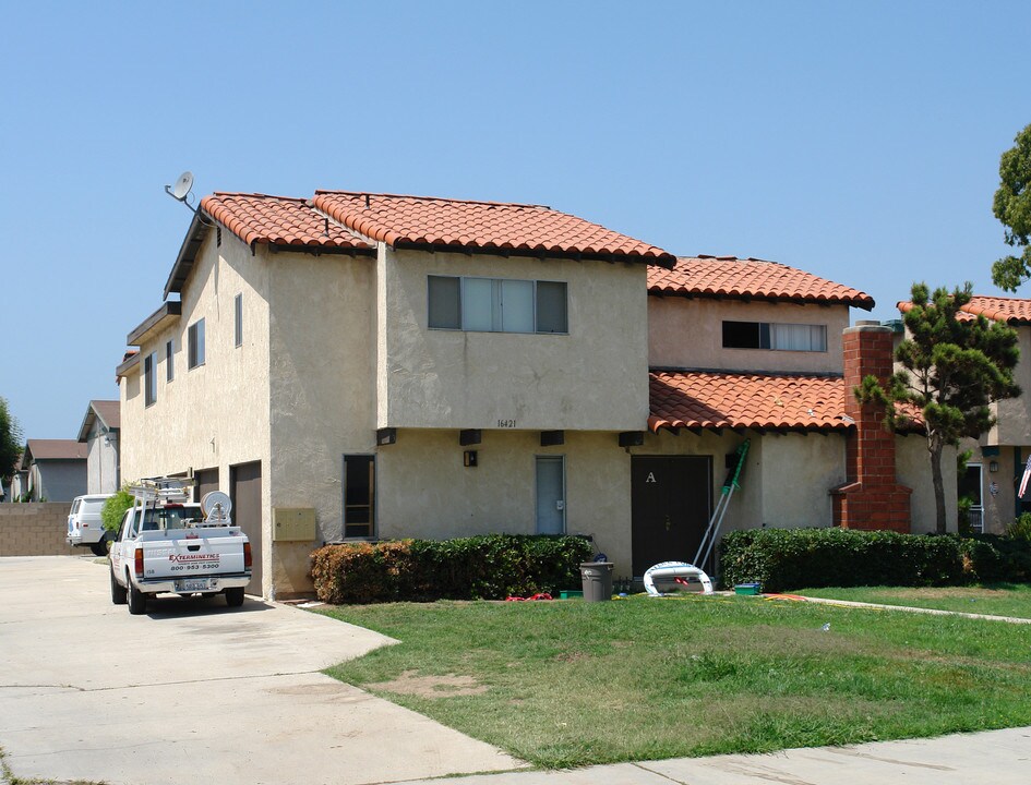 16421 Waterway Cir in Huntington Beach, CA - Building Photo