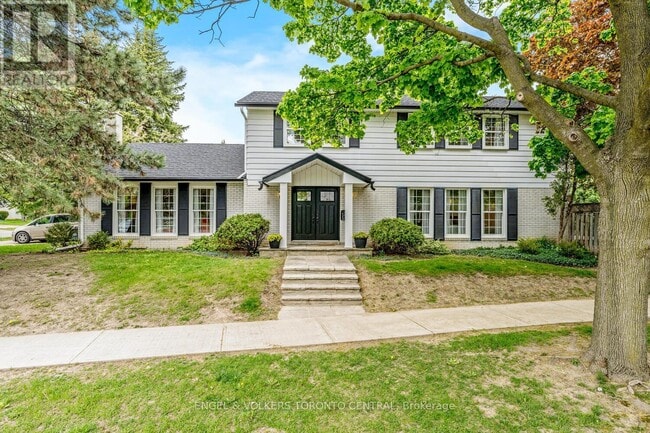 property at 33 Avonwick Gate