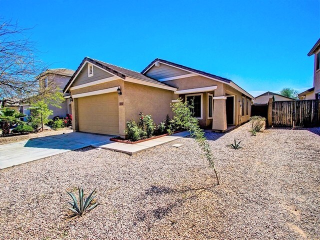 1651 W Quick Draw Way in Queen Creek, AZ - Building Photo