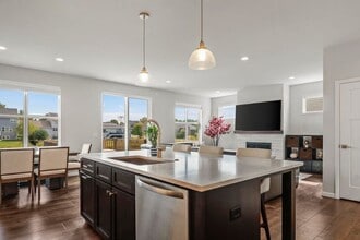 323 Galileo Dr in Madison, WI - Foto de edificio - Building Photo