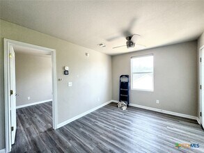 315 Rachel St in San Marcos, TX - Foto de edificio - Building Photo