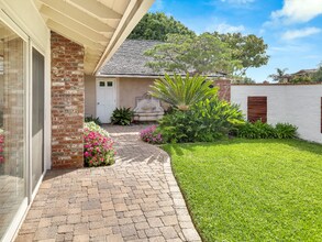1542 Santiago Dr in Newport Beach, CA - Building Photo - Building Photo