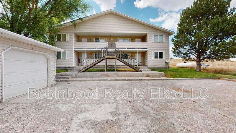 303 Spring Creek Pkwy in Spring Creek, NV - Foto de edificio