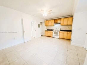 1020 NW 6th St in Miami, FL - Building Photo - Building Photo