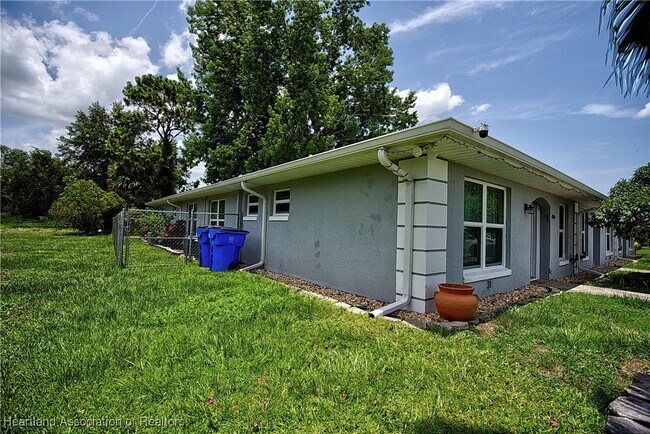 4702 Mercado Dr in Sebring, FL - Building Photo - Building Photo