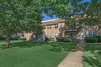 Waterside Gardens in Brick, NJ - Foto de edificio - Building Photo