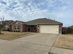 1066 Gunner Lp in Sapulpa, OK - Building Photo - Building Photo