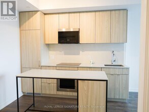 251 Masonry Wy in Mississauga, ON - Building Photo - Building Photo