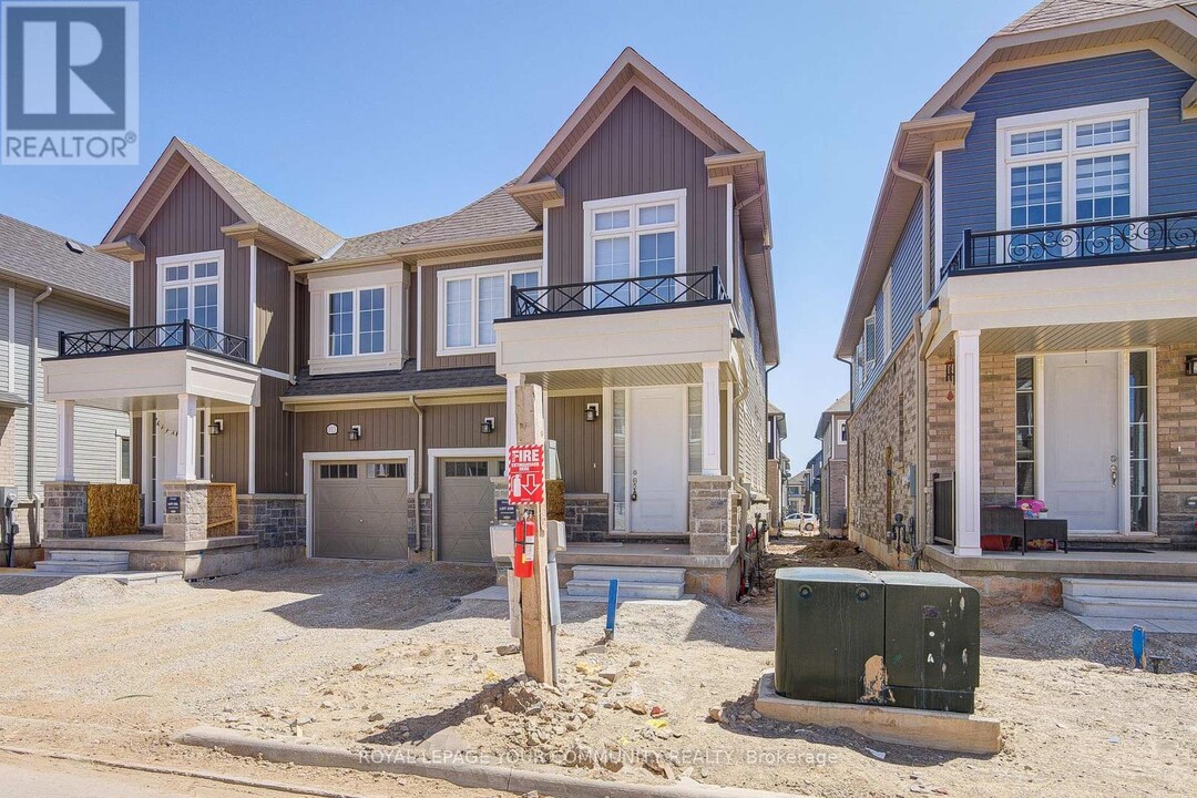 105 Molozzi St in Erin, ON - Building Photo