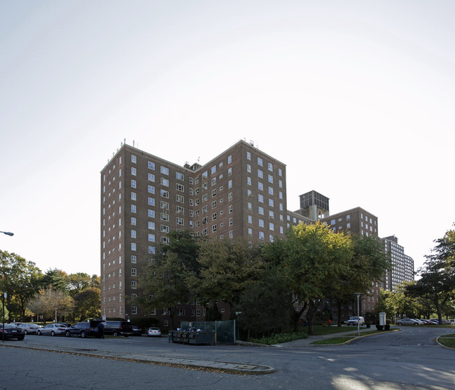 Fresh Meadows Apartments in Fresh Meadows, NY - Building Photo - Building Photo