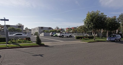 Sunset Bay III Apartment Community in Costa Mesa, CA - Building Photo - Building Photo