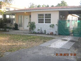 940 NE 85th St in Miami, FL - Building Photo