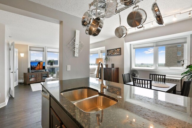 property at 433 S 7th St