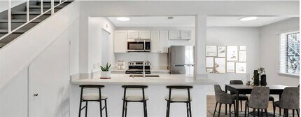 900 E Tiffany Dr in West Palm Beach, FL - Building Photo - Building Photo