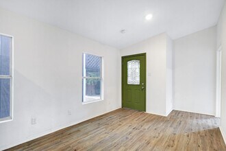 224 Bee St in San Antonio, TX - Building Photo - Building Photo