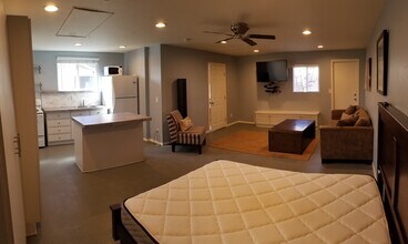 835 Dewitt Ave in Encinitas, CA - Building Photo - Building Photo