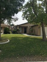5723 Sarona St in Bakersfield, CA - Building Photo
