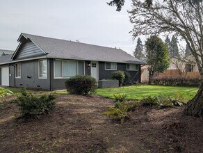 395 Fairway Loop in Eugene, OR - Building Photo - Building Photo