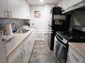 37 Gray St, Unit 1 in Boston, MA - Building Photo - Building Photo