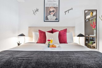 398 NE 5th St in Miami, FL - Foto de edificio - Building Photo