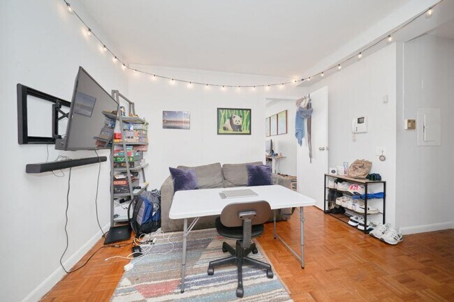 property at 337 W 43rd St