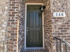 146 Brindle Ln in Alpharetta, GA - Foto de edificio - Building Photo