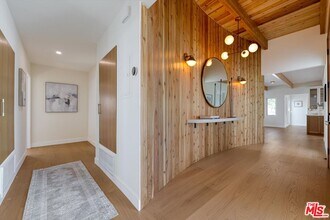 211 Bellino Dr in Los Angeles, CA - Building Photo - Building Photo