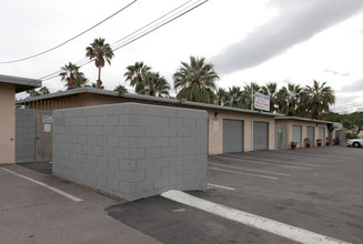 Desert Villas in Indio, CA - Foto de edificio - Building Photo