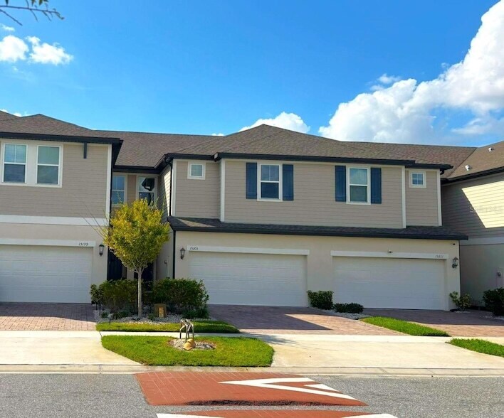 15205 Willow Arbor Cir, Unit 277 in Orlando, FL - Building Photo