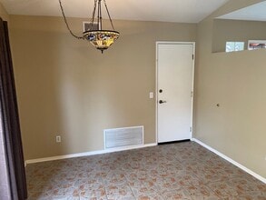 5451 San Joaquin St in Simi Valley, CA - Building Photo - Building Photo