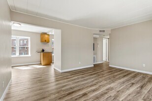 24 Sherman Ter, Unit 6 in Madison, WI - Building Photo